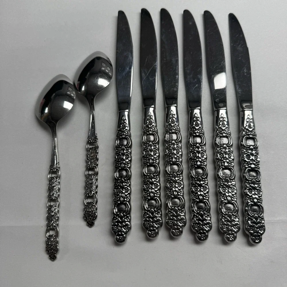 8 Oneida Viola Voila Dinner Knives Spoons Soup Community Flatware Silverware